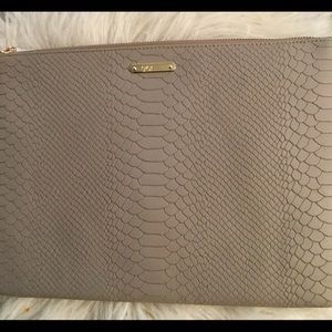 Gigi New York Uber Clutch